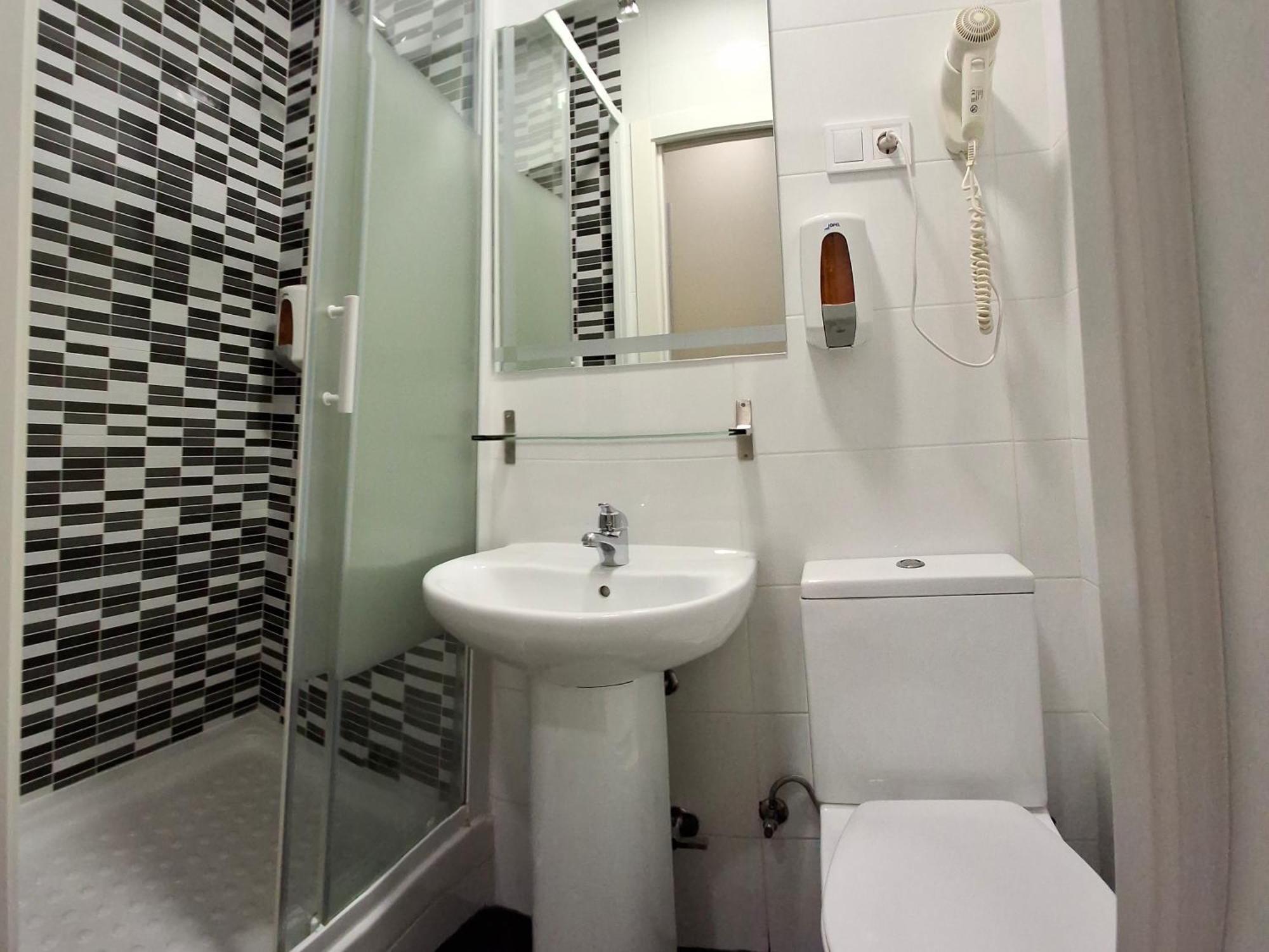 Ch Cruz Madrid Hotel Ngoại thất bức ảnh