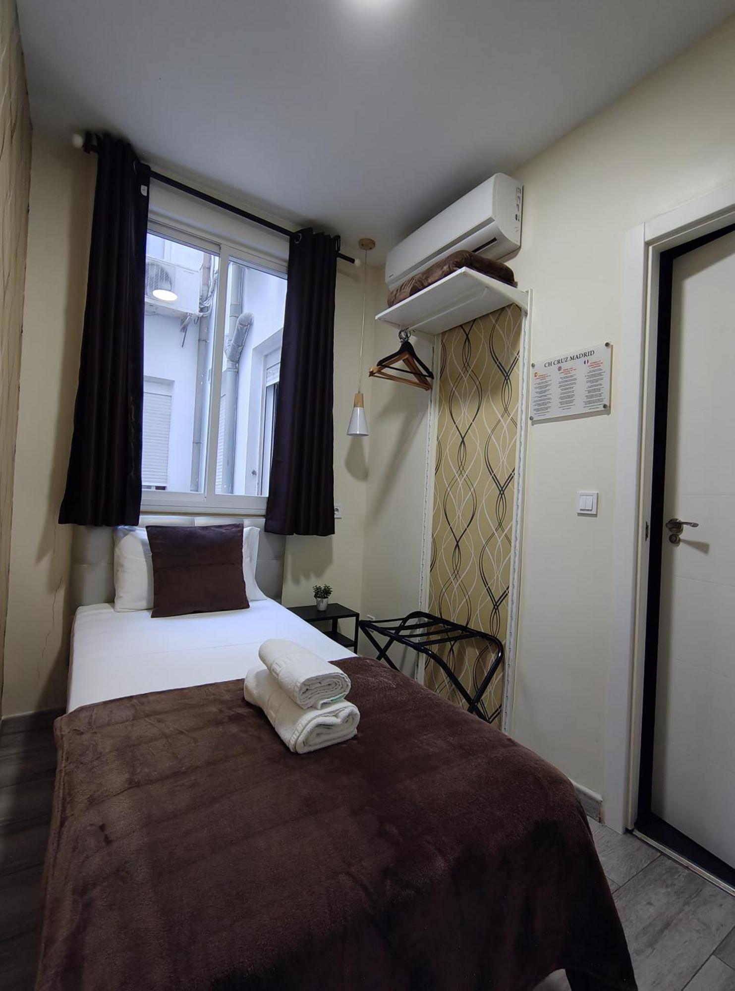 Ch Cruz Madrid Hotel Ngoại thất bức ảnh