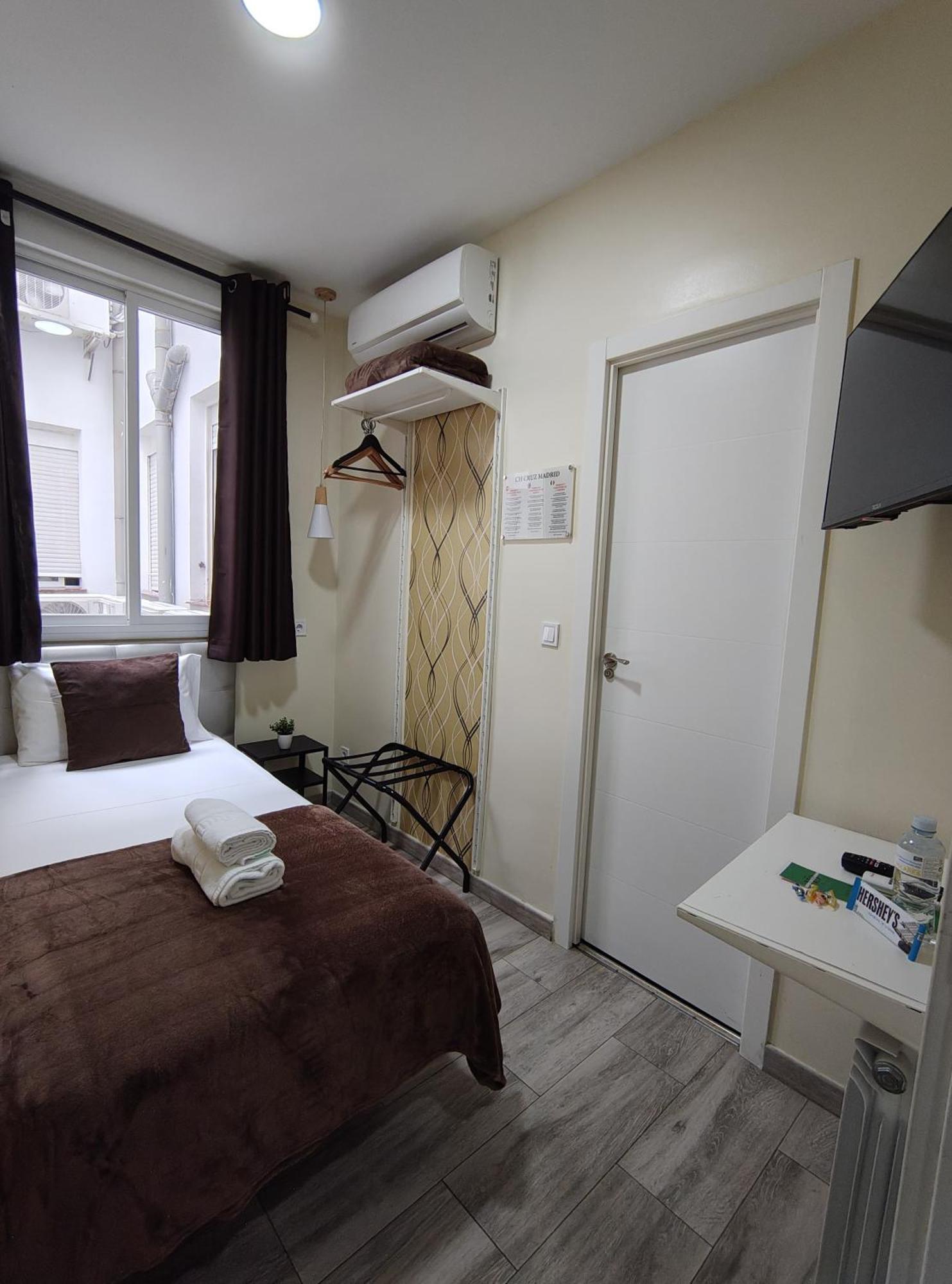 Ch Cruz Madrid Hotel Ngoại thất bức ảnh