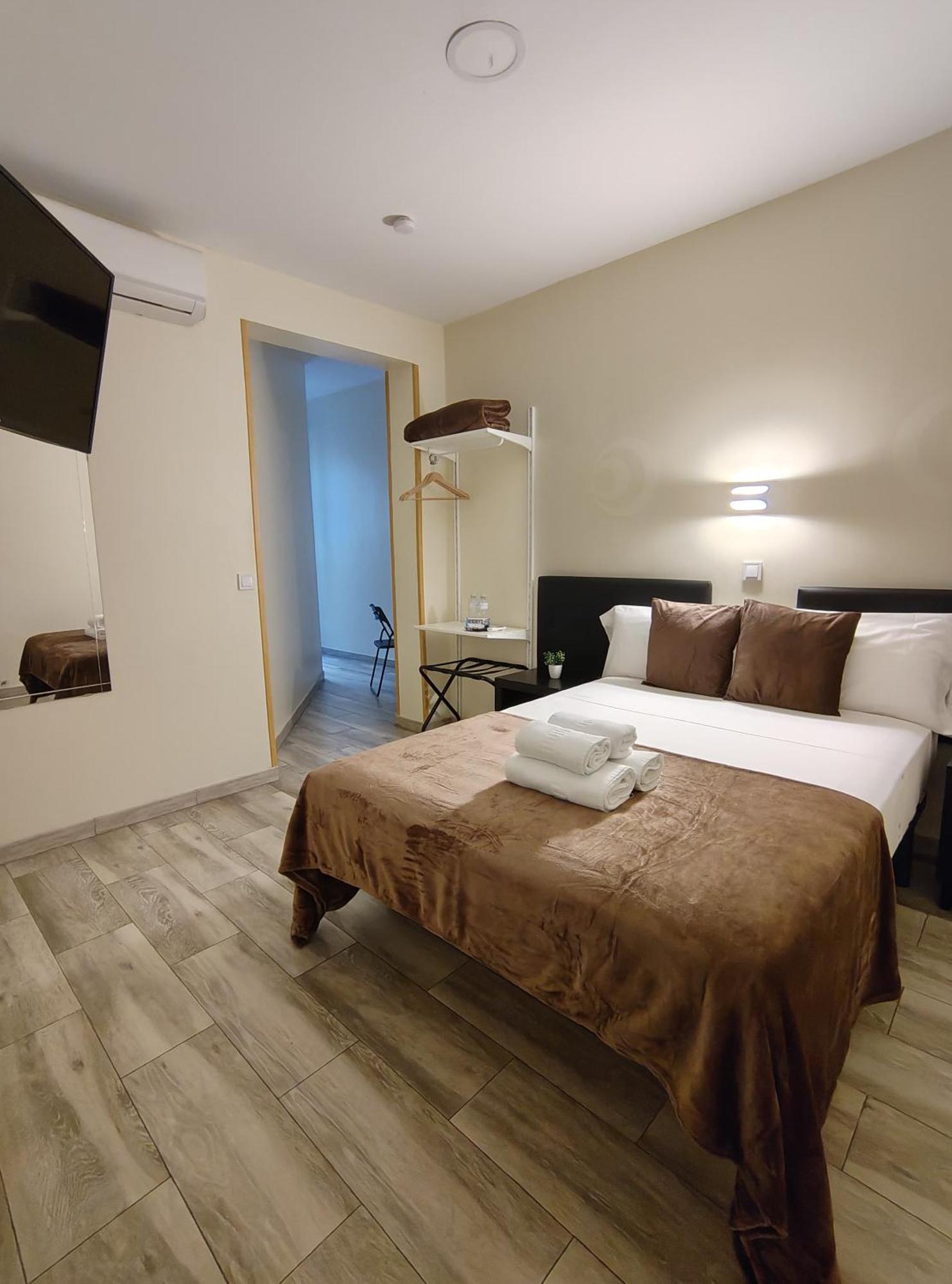 Ch Cruz Madrid Hotel Ngoại thất bức ảnh