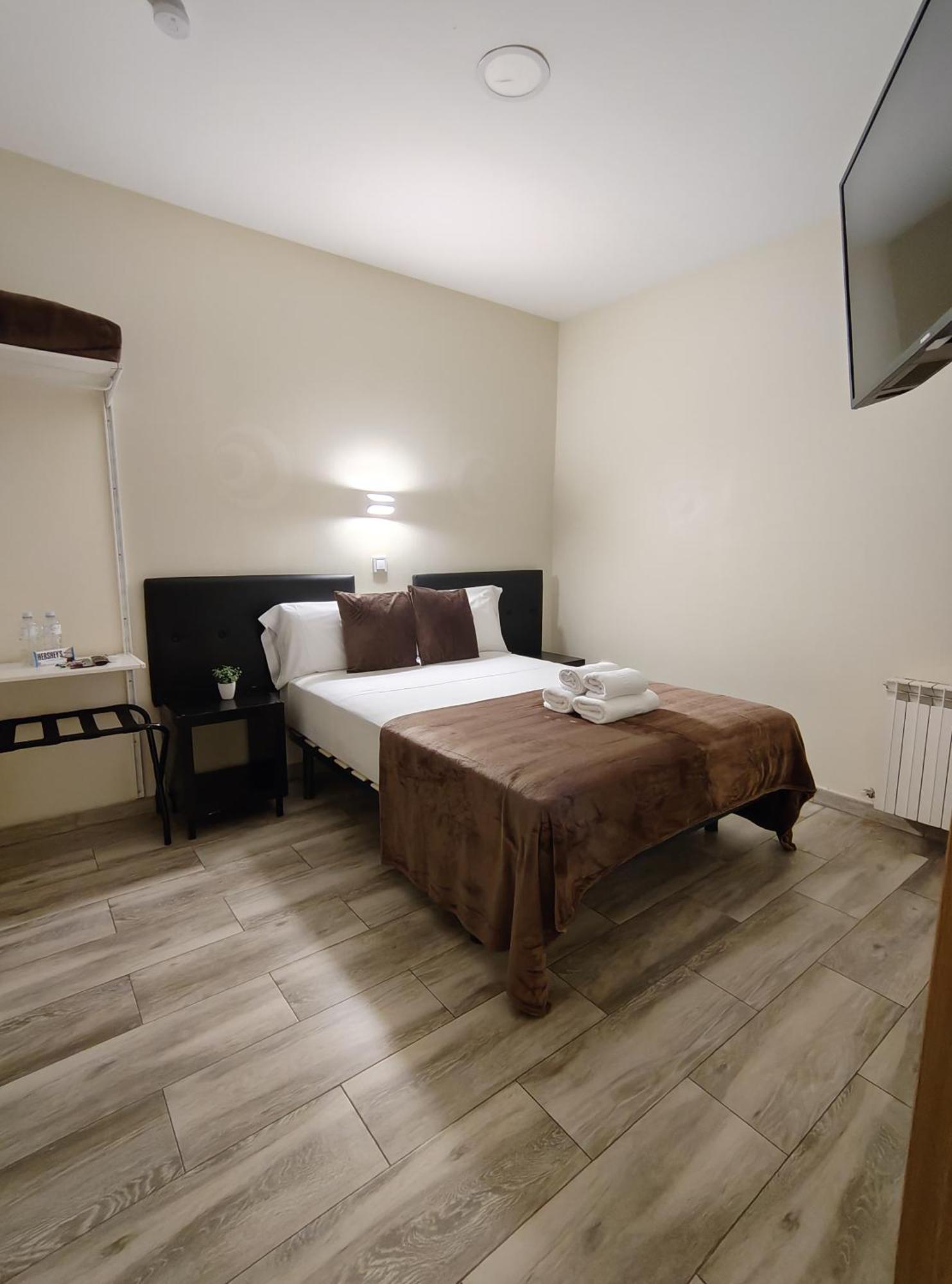 Ch Cruz Madrid Hotel Ngoại thất bức ảnh