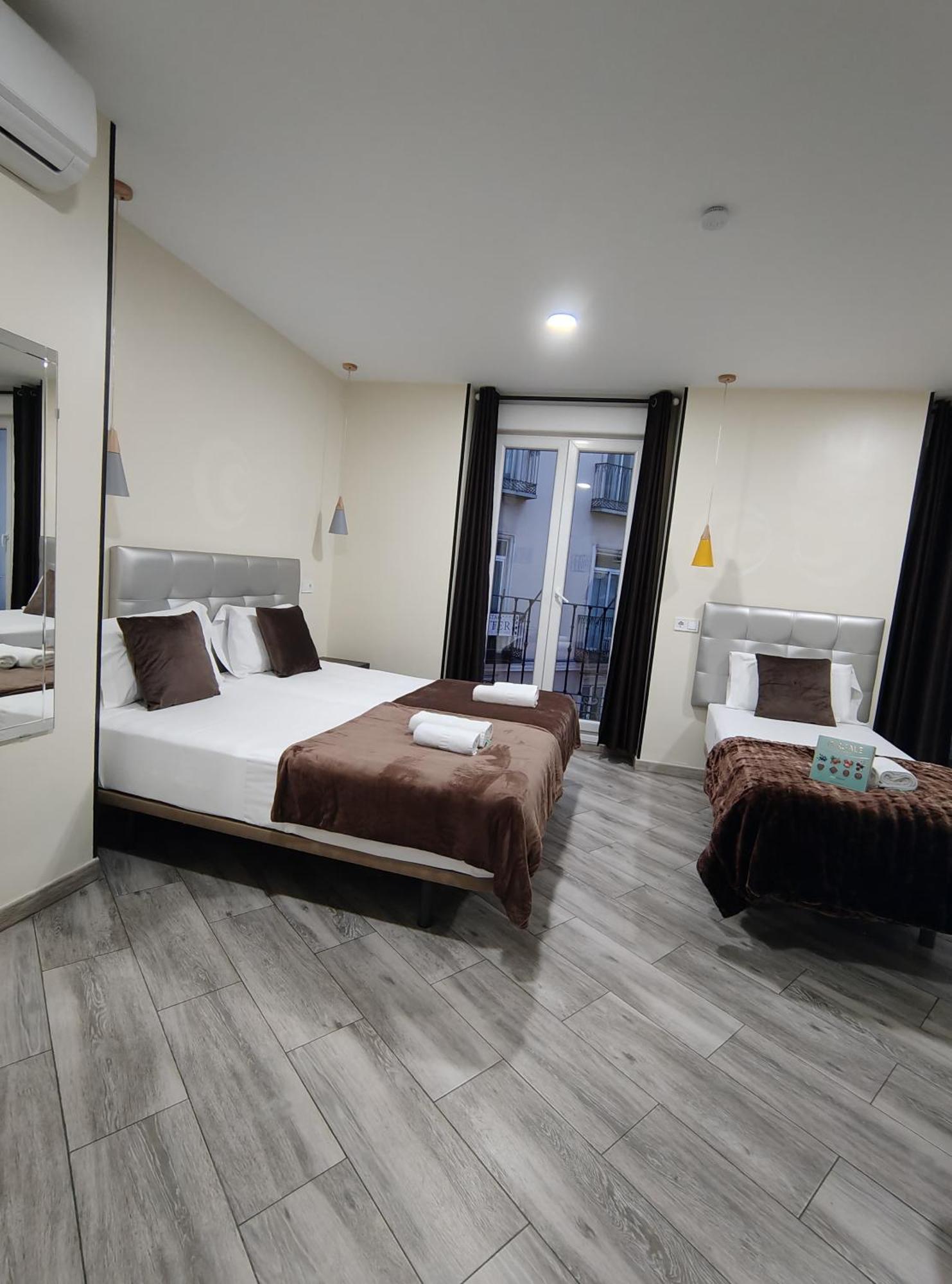 Ch Cruz Madrid Hotel Ngoại thất bức ảnh
