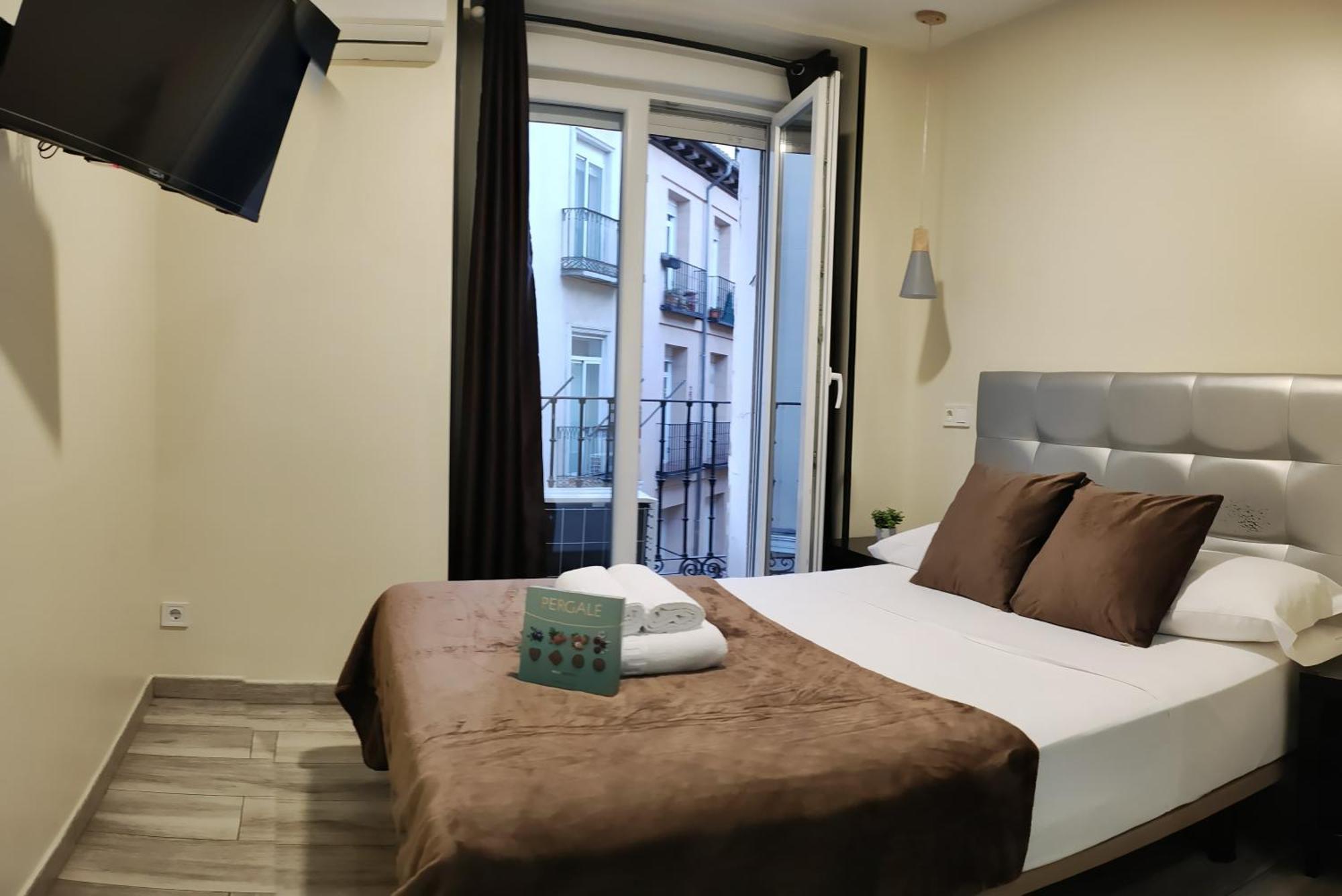 Ch Cruz Madrid Hotel Ngoại thất bức ảnh