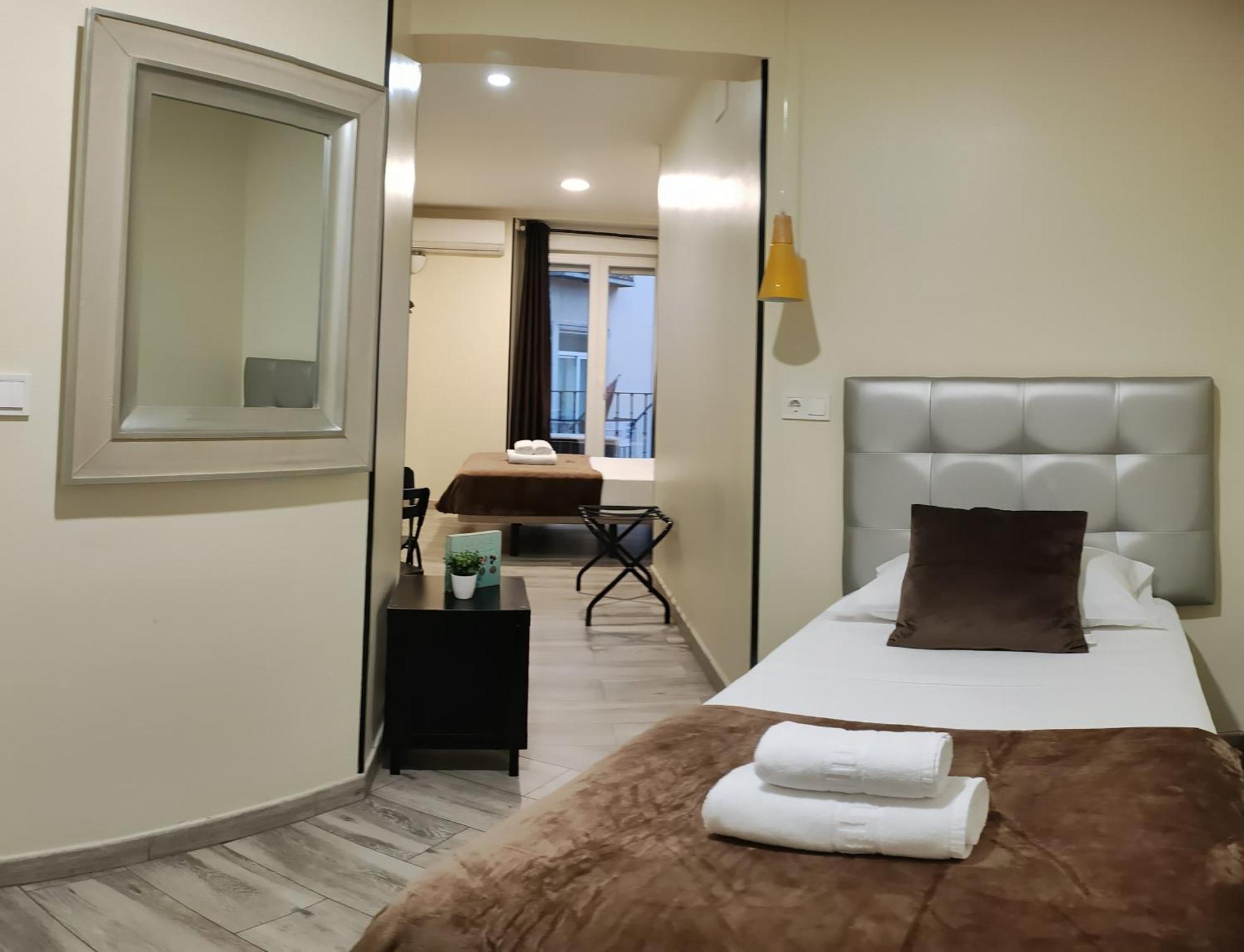 Ch Cruz Madrid Hotel Ngoại thất bức ảnh