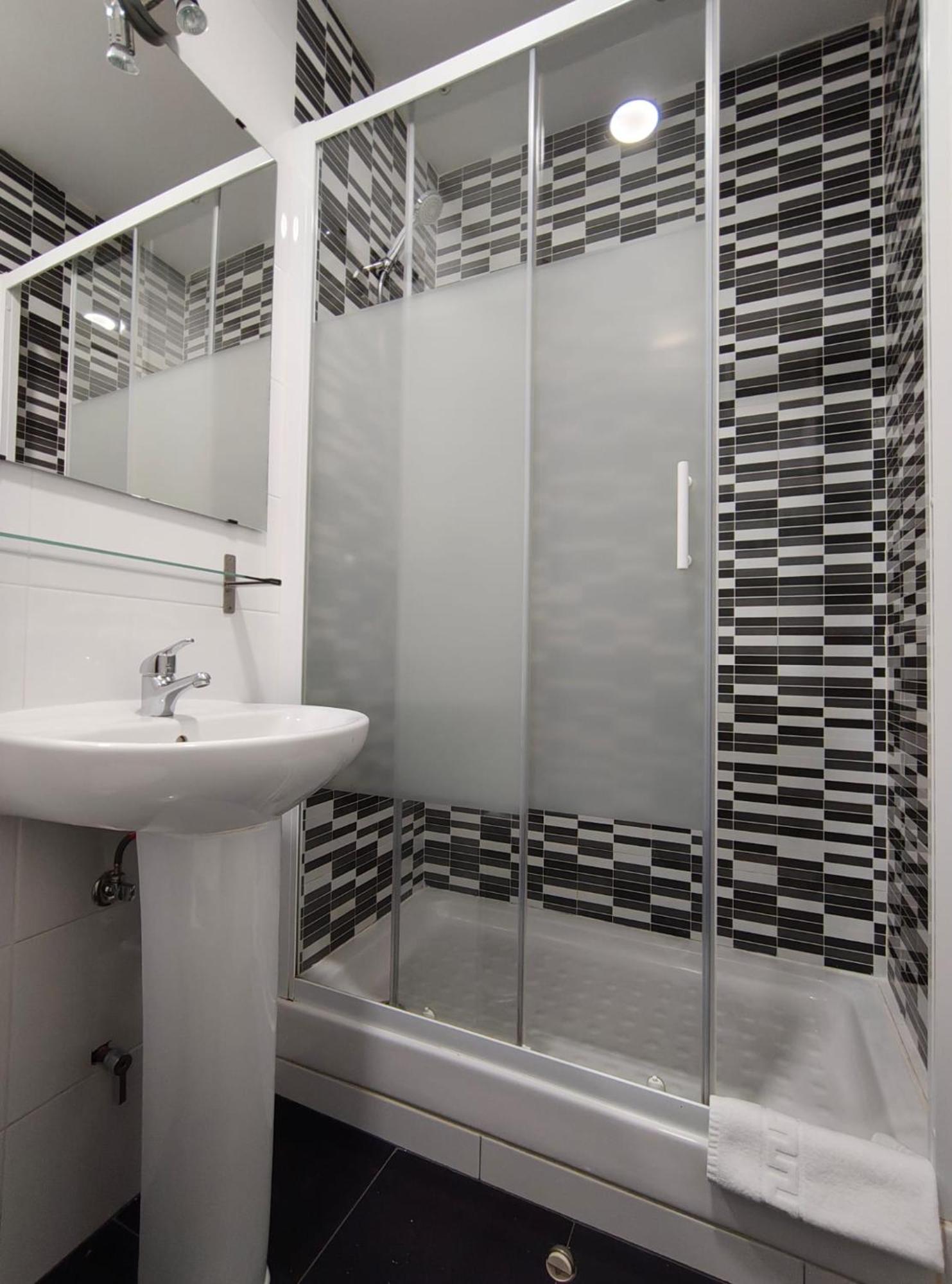Ch Cruz Madrid Hotel Ngoại thất bức ảnh