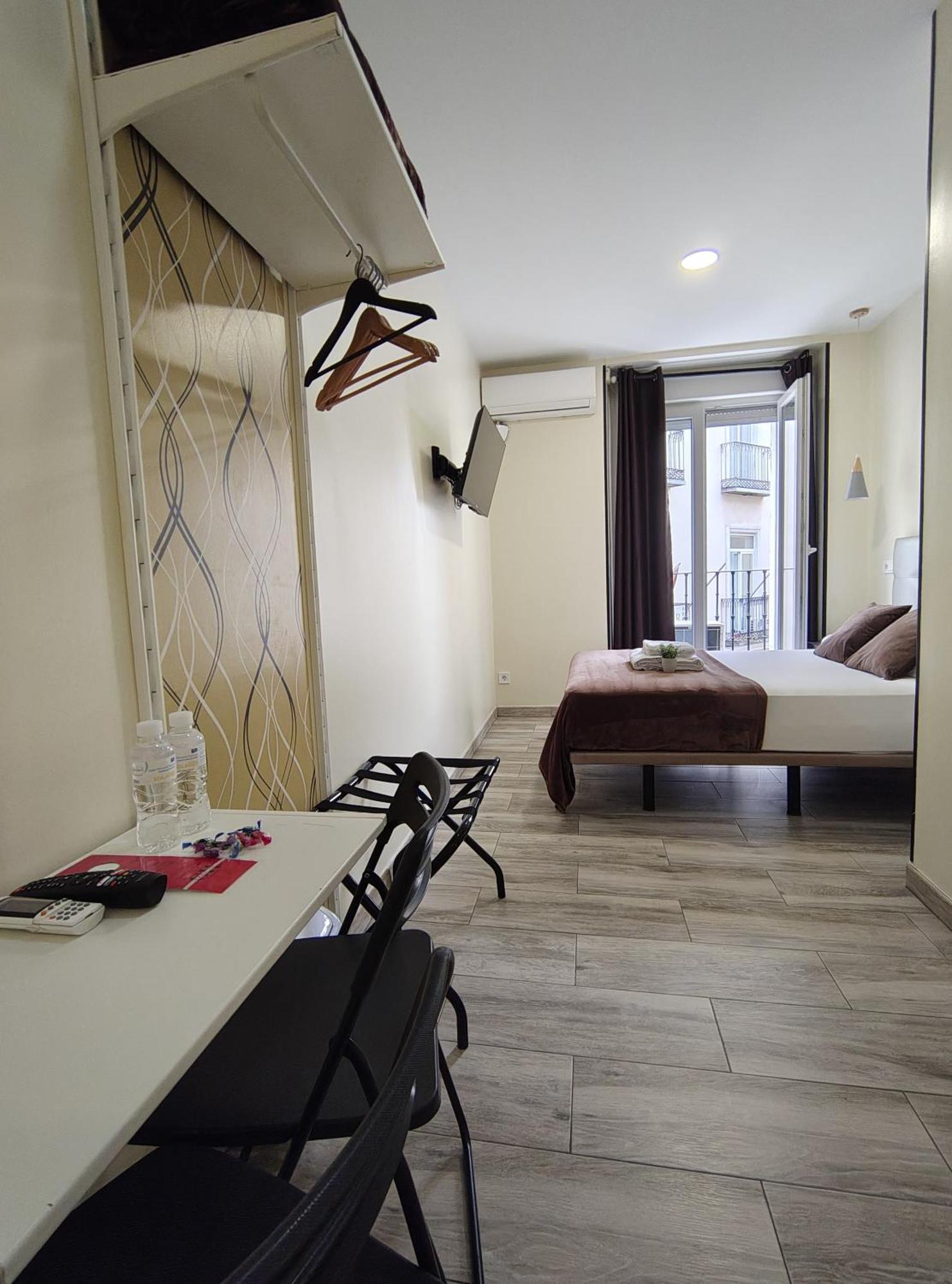 Ch Cruz Madrid Hotel Ngoại thất bức ảnh